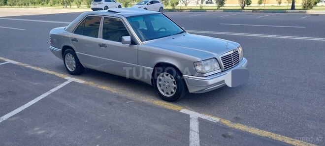 Mercedes E 220 1995, 266,000 km - 2.2 l - Sumqayıt