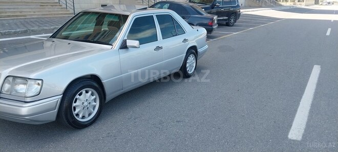 Mercedes E 220 1995, 266,000 km - 2.2 l - Sumqayıt