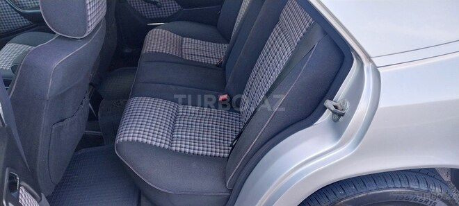 Mercedes E 220 1995, 266,000 km - 2.2 l - Sumqayıt