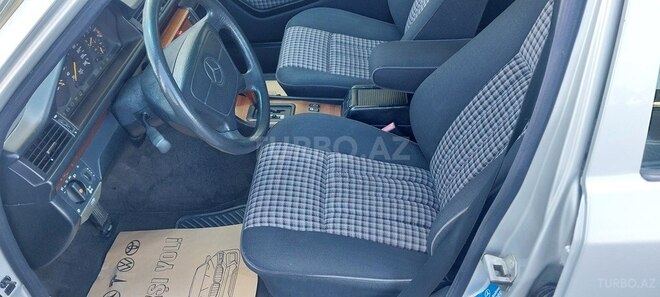 Mercedes E 220 1995, 266,000 km - 2.2 l - Sumqayıt