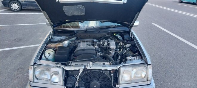 Mercedes E 220 1995, 266,000 km - 2.2 l - Sumqayıt