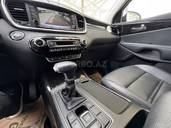 Kia Sorento-16