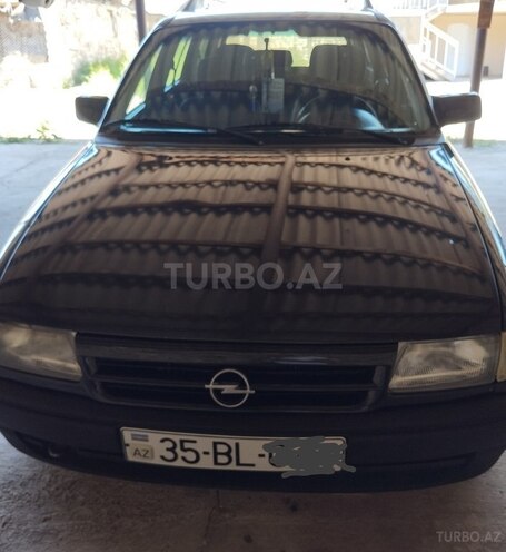 Opel Astra 1994, 677,000 km - 1.6 l - Qazax