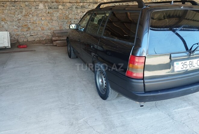 Opel Astra 1994, 677,000 km - 1.6 l - Qazax
