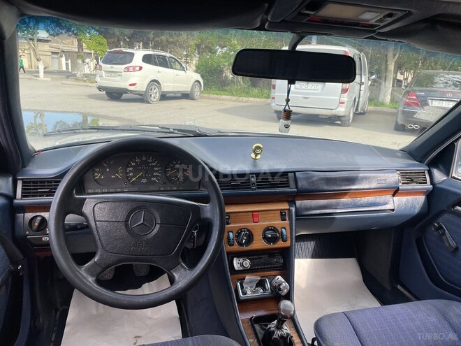 Mercedes E 200 1992, 280,000 km - 2.0 l - Bakı