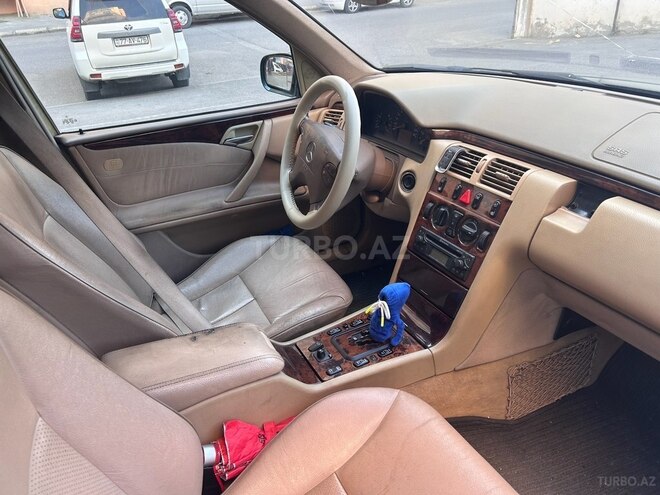 Mercedes E 270 2000, 336,297 km - 2.7 l - Bakı