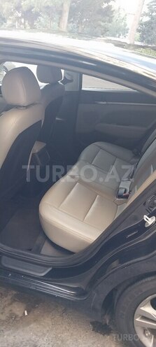 Hyundai Elantra 2018, 124,700 km - 2.0 l - Bakı
