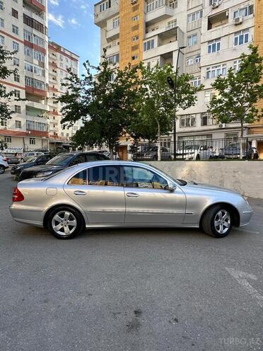 Mercedes E 240 2004, 300,000 km - 2.4 l - Bakı