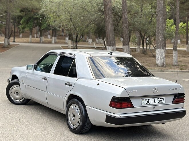 Mercedes E 200 d 1992, 215,600 km - 2.0 l - Bakı
