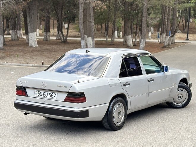 Mercedes E 200 d 1992, 215,600 km - 2.0 l - Bakı