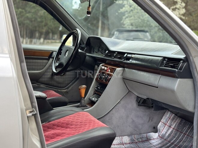 Mercedes E 200 d 1992, 215,600 km - 2.0 l - Bakı