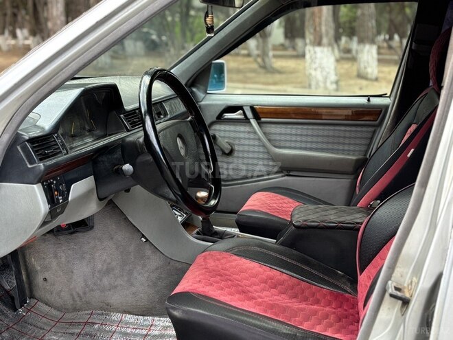 Mercedes E 200 d 1992, 215,600 km - 2.0 l - Bakı