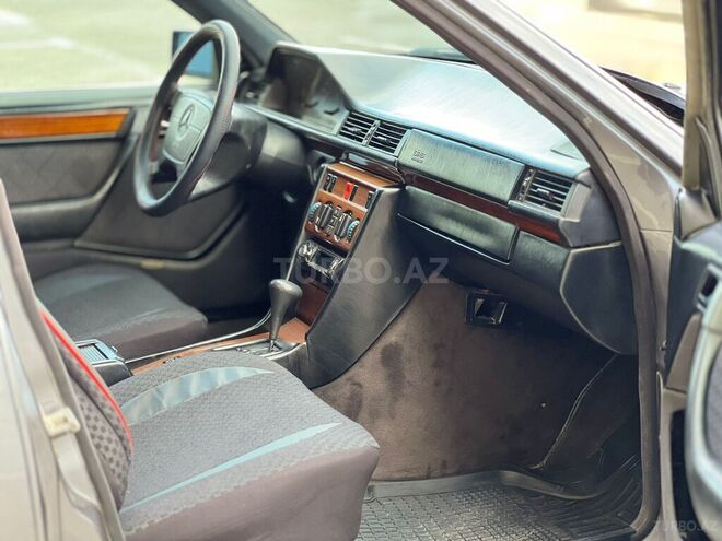 Mercedes E 220 1995, 300,000 km - 2.2 l - Bakı