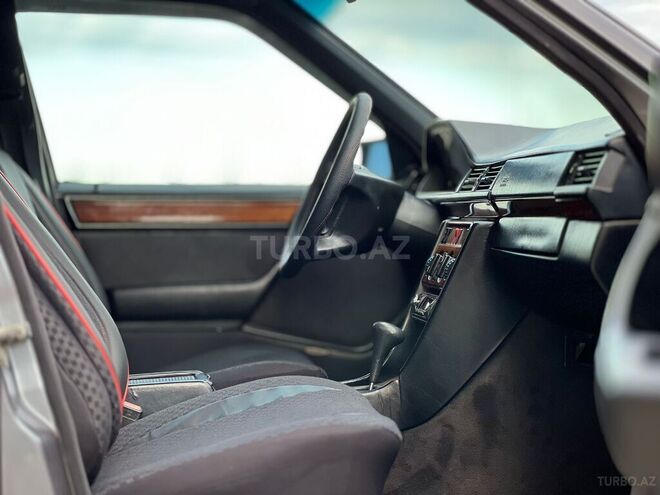 Mercedes E 220 1995, 300,000 km - 2.2 l - Bakı