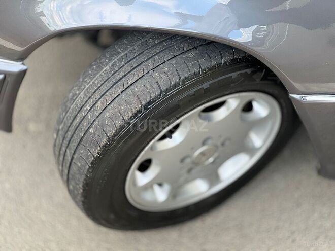 Mercedes E 220 1995, 300,000 km - 2.2 l - Bakı