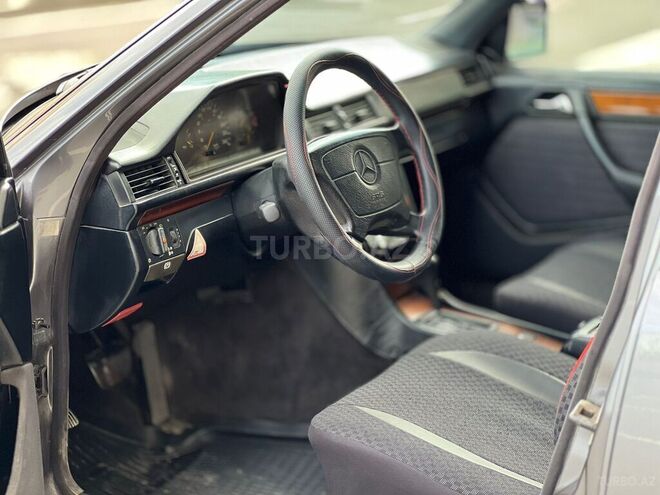 Mercedes E 220 1995, 300,000 km - 2.2 l - Bakı