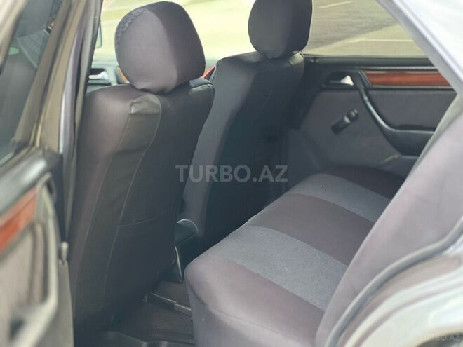 Mercedes E 220 1995, 300,000 km - 2.2 l - Bakı