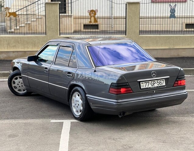 Mercedes E 220 1995, 300,000 km - 2.2 l - Bakı
