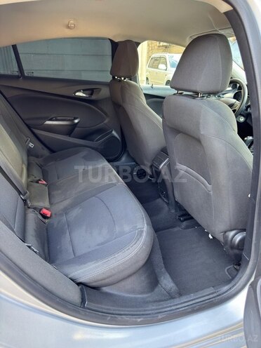 Chevrolet Cruze-16