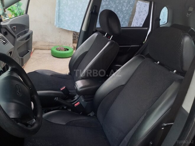 Hyundai Tucson 2009, 250,000 km - 2.0 l - Qusar