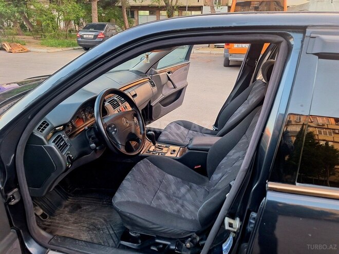 Mercedes E 220 d 2001, 389,000 km - 2.2 л - Bakı