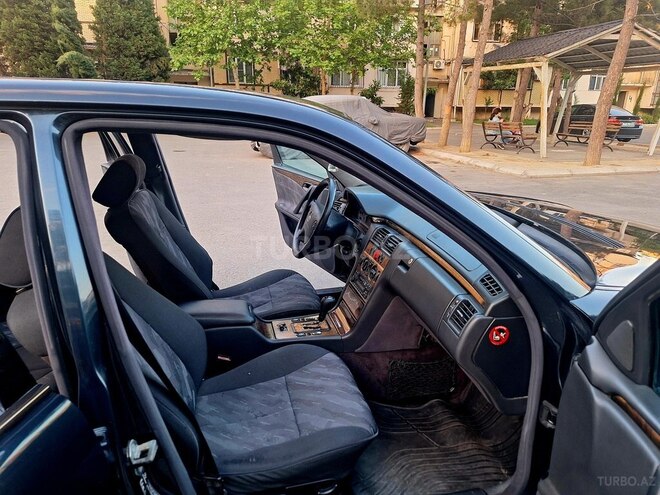 Mercedes E 220 d 2001, 389,000 km - 2.2 л - Bakı