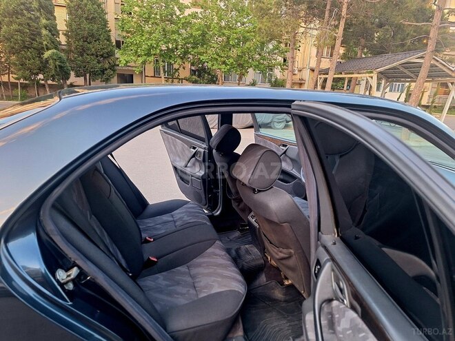Mercedes E 220 d 2001, 389,000 km - 2.2 л - Bakı