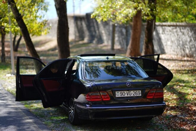 Mercedes E 320 2000, 386,000 km - 3.2 l - Şəki