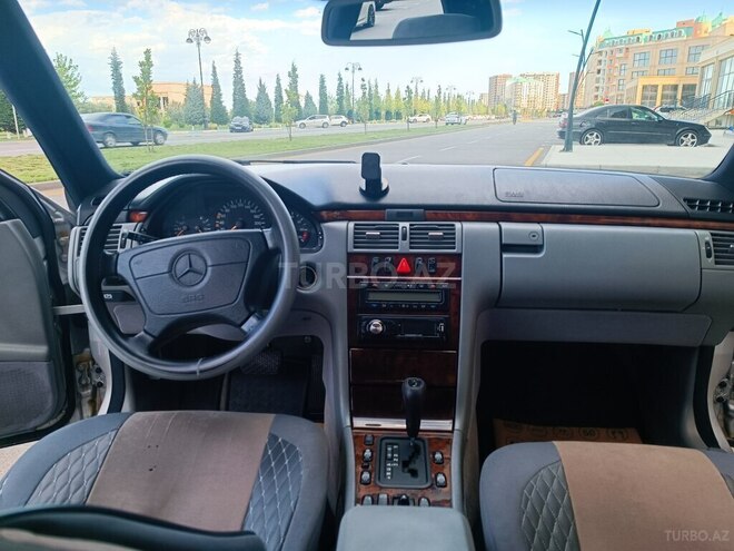 Mercedes E 240 1998, 285,300 km - 2.4 l - Sumqayıt