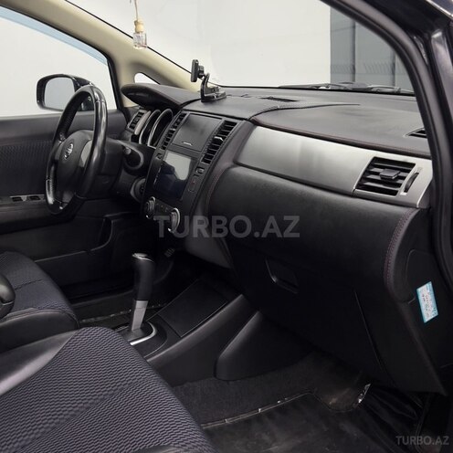 Nissan Tiida-10