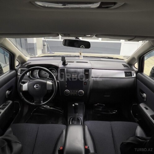 Nissan Tiida-12
