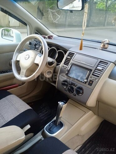 Nissan Tiida-7