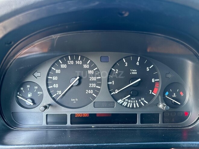 BMW 528 1997, 300,000 km - 2.8 l - Ağcabədi