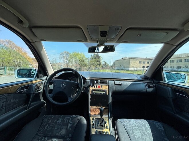 Mercedes E 240 1998, 285,000 km - 2.4 l - Bakı