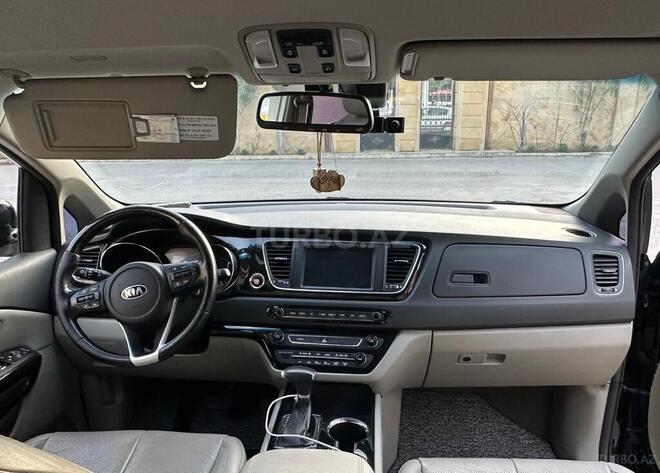 Kia Carnival-13