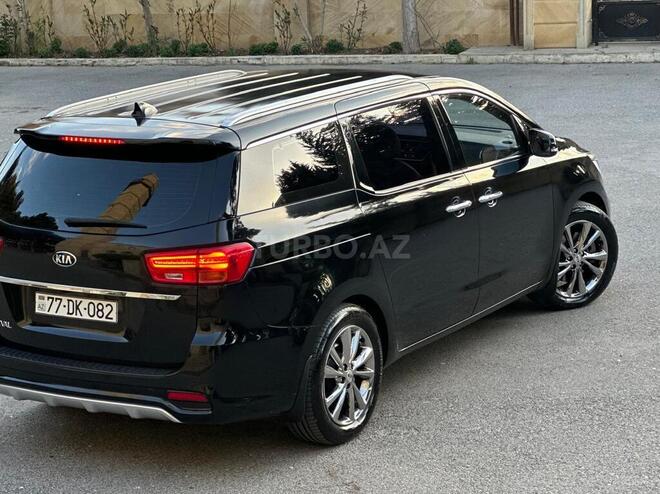 Kia Carnival-16