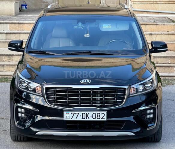 Kia Carnival-1