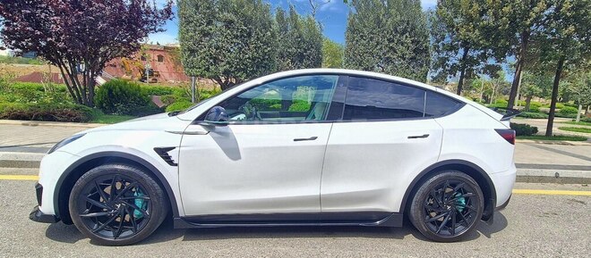 Tesla Model Y-8