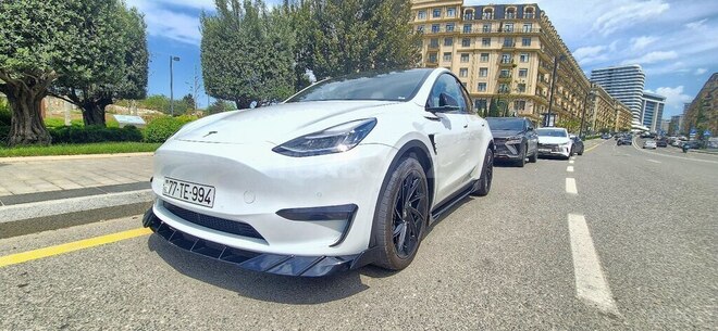 Tesla Model Y-11