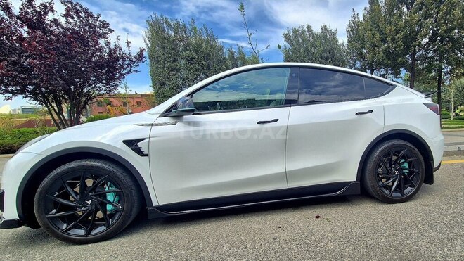 Tesla Model Y-13