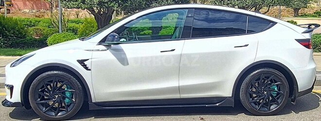 Tesla Model Y-18