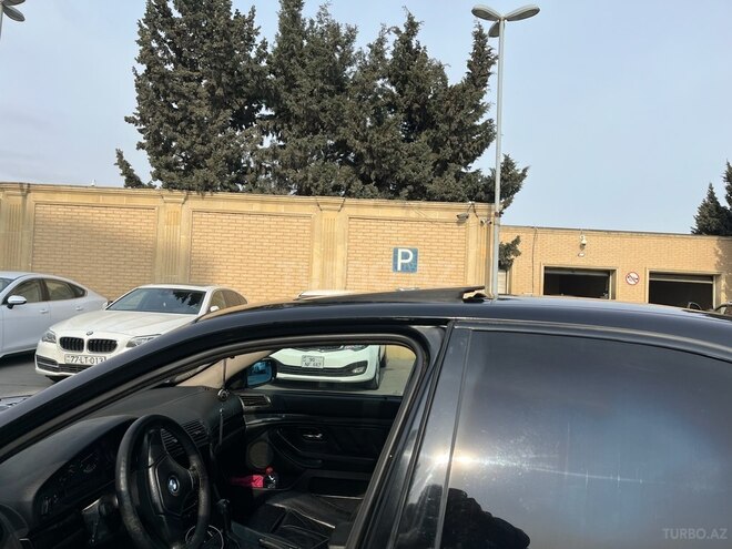 BMW 528 1999, 220,000 km - 2.8 л - Bakı