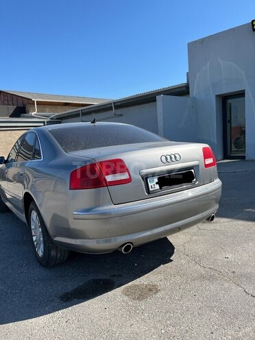 Audi A8-12