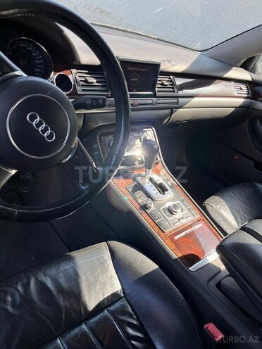 Audi A8-18