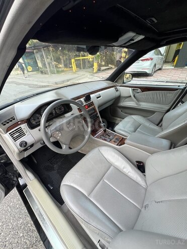 Mercedes E 320 2000, 246,000 km - 3.2 л - Bakı