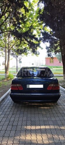 Mercedes E 240 2000, 311,999 km - 2.4 l - Gəncə