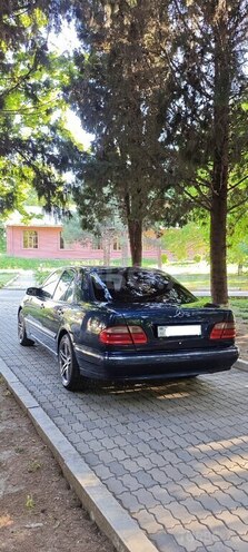 Mercedes E 240 2000, 311,999 km - 2.4 l - Gəncə