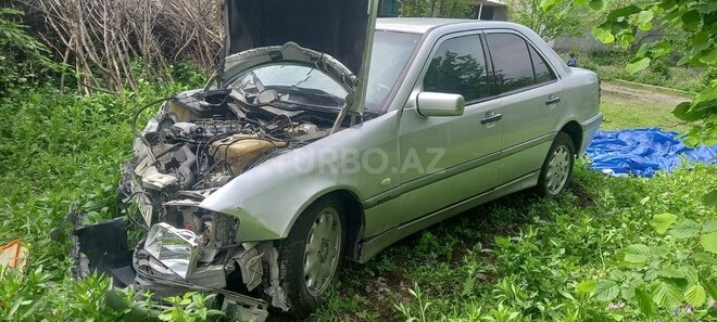 Mercedes C 220 1999, 350,000 km - 2.2 l - Qəbələ