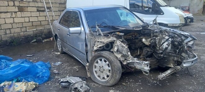 Mercedes C 220 1999, 350,000 km - 2.2 l - Qəbələ