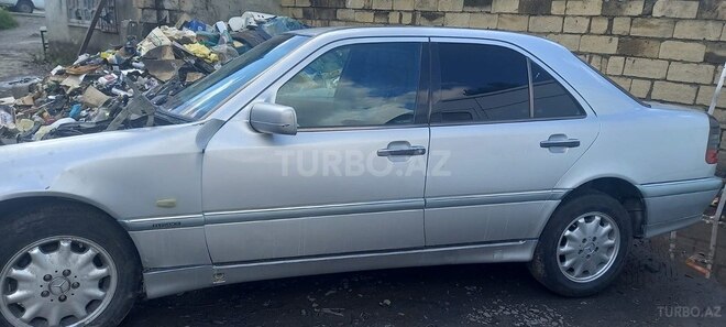 Mercedes C 220 1999, 350,000 km - 2.2 l - Qəbələ